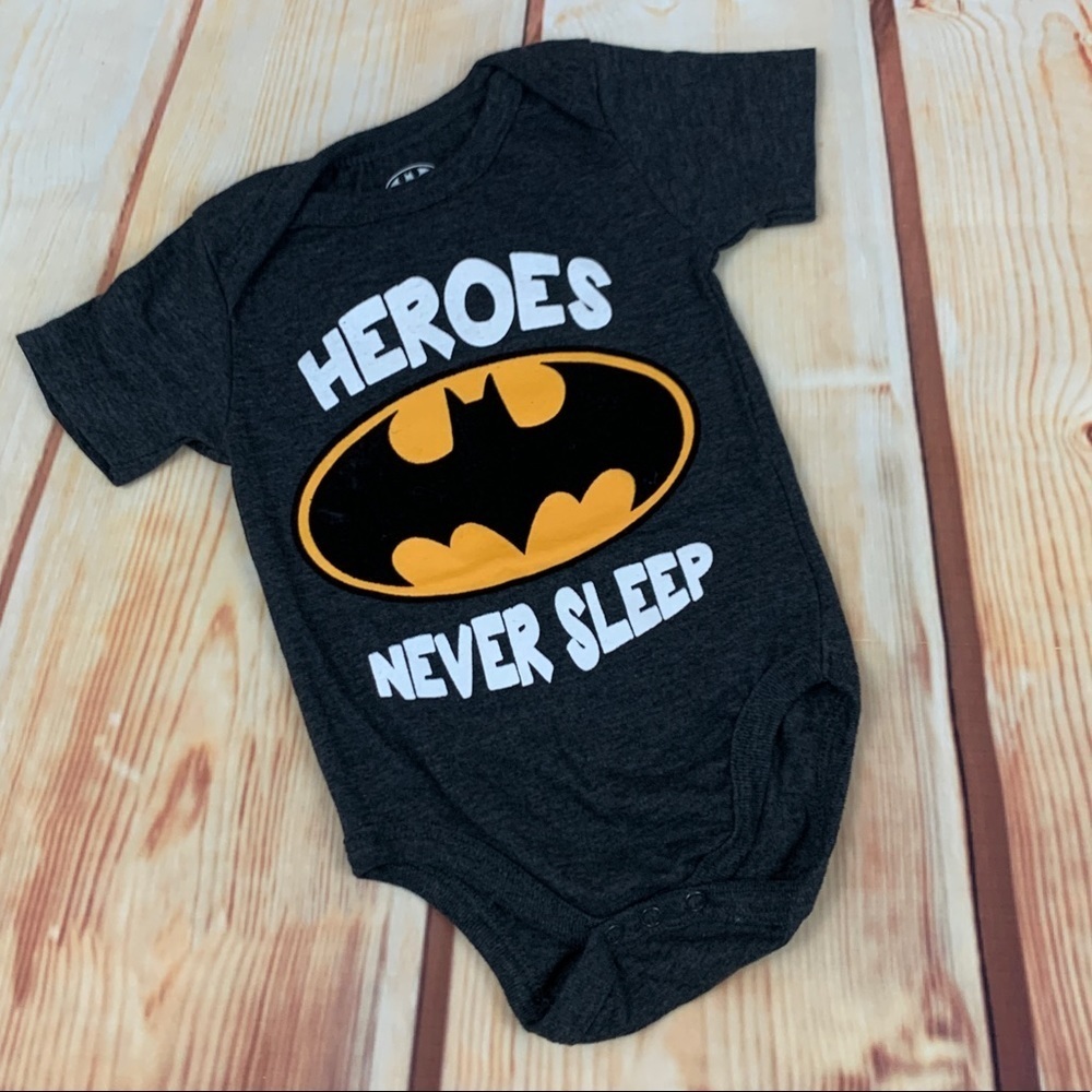 DC Comics Batman Graphic Heroes Never Sleep Onsite
